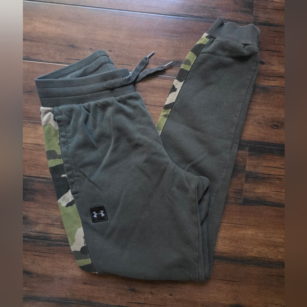Mens UA Camo Joggers